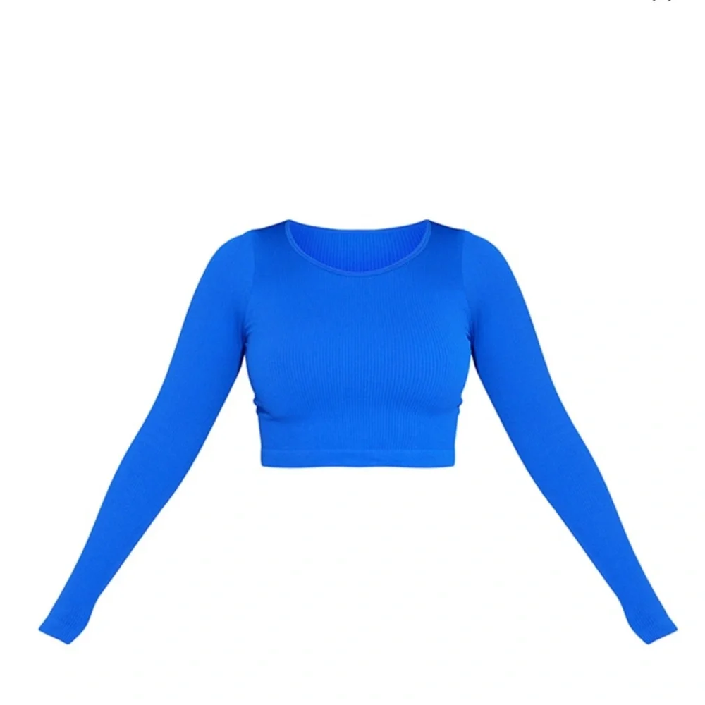 Pretty Little Thing Crop Top - Picture 2 of 2